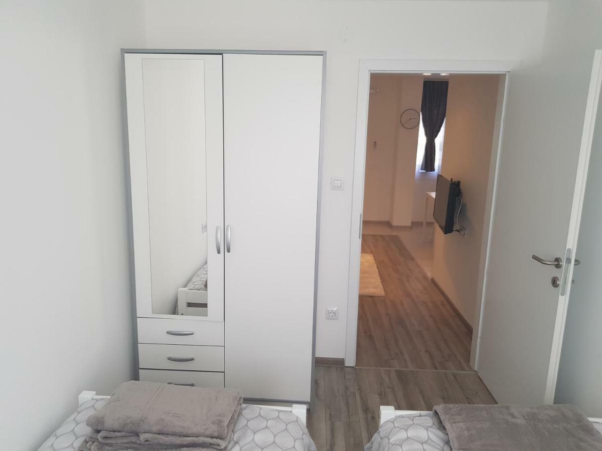 Apartmani Andrej Udbina Exterior foto