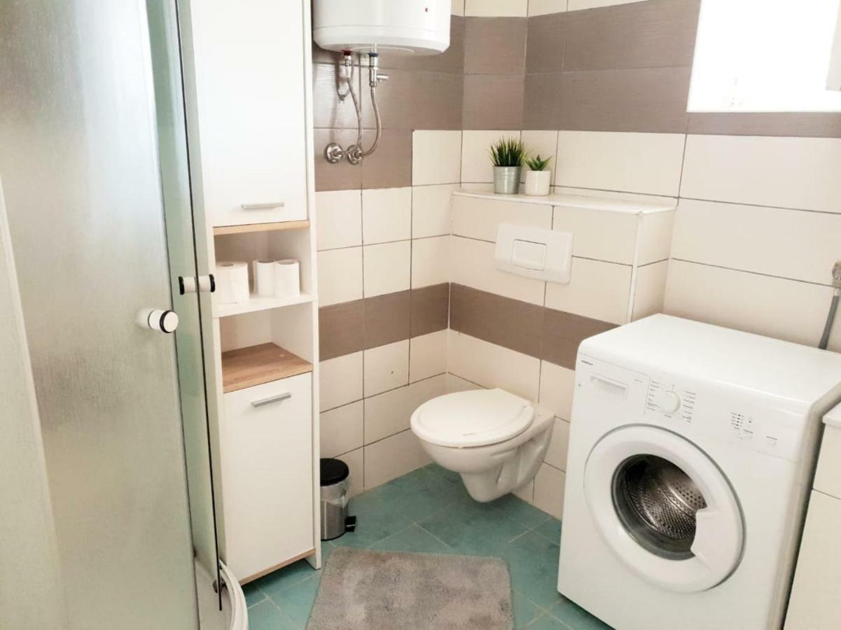 Apartmani Andrej Udbina Exterior foto